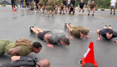 Δείτε βίντεο: Η σκληρή γυμναστική του Πιτ Χέγκσεθ μαζί με Αμερικανούς πεζοναύτες στο πλοίο «USS Boxer»