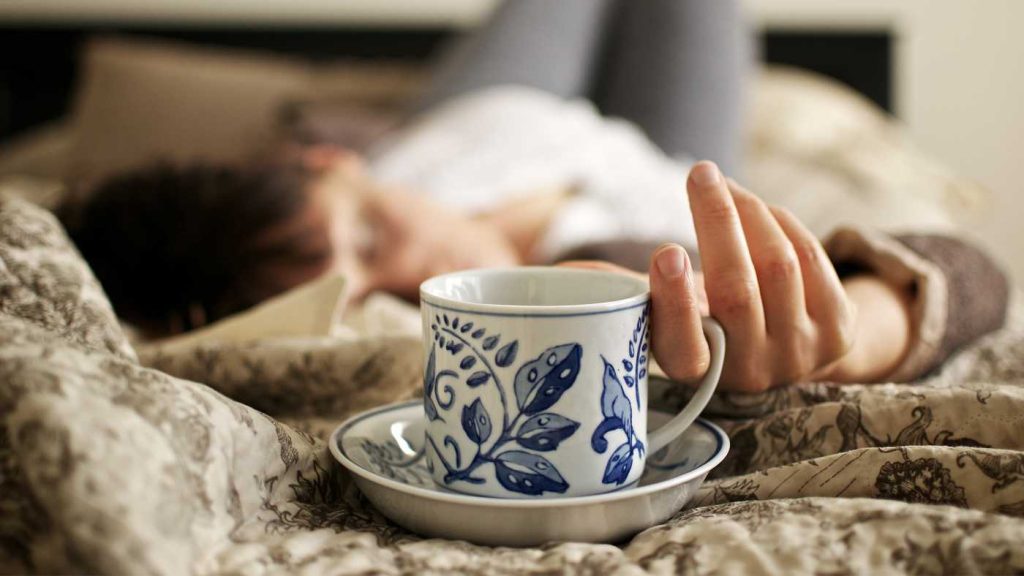 Coffee nap: Τι είναι και πώς μπορεί να σας προσφέρει περισσότερη ενέργεια μέσα στην ημέρα