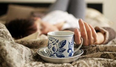Coffee nap: Τι είναι και πώς μπορεί να σας προσφέρει περισσότερη ενέργεια μέσα στην ημέρα