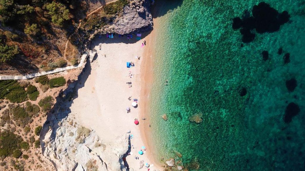 Aττική: Ποιες παραλίες είναι δωρεάν για τους λουόμενους