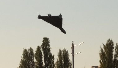 Εκκωφαντική η άφιξη των Geran-2: «Σμήνος» από τα ρωσικά UAV διέλυσαν το σύστημα ηλεκτροδότησης στο Ρίβνε (βίντεο)