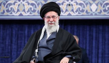 Το Ιράν δεν έχει κηδέψει ακόμη τον Αλί Χαμενεΐ – Γιατί καθυστερεί τόσο πολύ η ταφή του