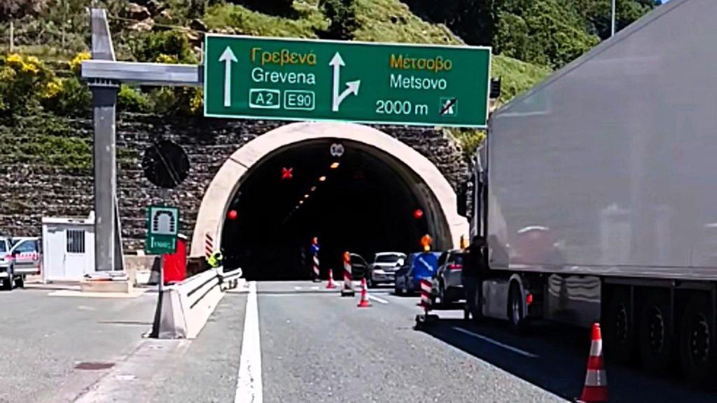 «Χάος» προκάλεσε κοπάδι προβάτων στη σήραγγα Ανηλίου στην Εγνατία Οδό: Διακόπηκε η κυκλοφορία (βίντεο)