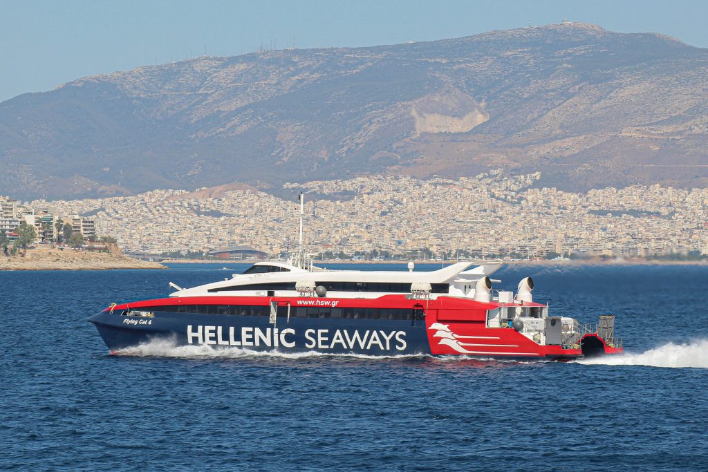 Μηχανική βλάβη στο Flying Cat 4 με 436 επιβάτες πριν τον απόπλου του από Πειραιά