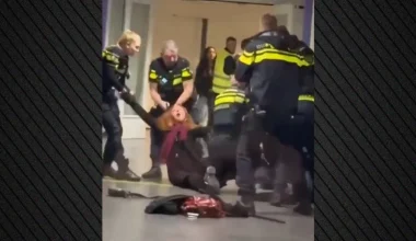 Ολλανδία: H στιγμή που αστυνομικοί σέρνουν στο έδαφος Παλαιστίνια έγκυο για να τη συλλάβουν – «Θύελλα» αντιδράσεων