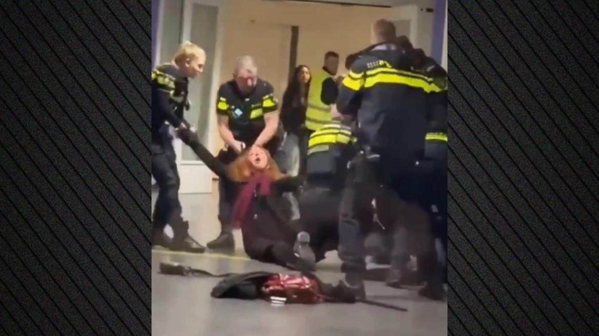 Ολλανδία: H στιγμή που αστυνομικοί σέρνουν στο έδαφος Παλαιστίνια έγκυο για να τη συλλάβουν – «Θύελλα» αντιδράσεων