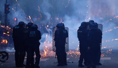 Βίαια επεισόδια στο Παρίσι μετά τη νίκη της Παρί Σεν Ζερμέν: 416 προσαγωγές και 7 τραυματίες αστυνομικοί (βίντεο)