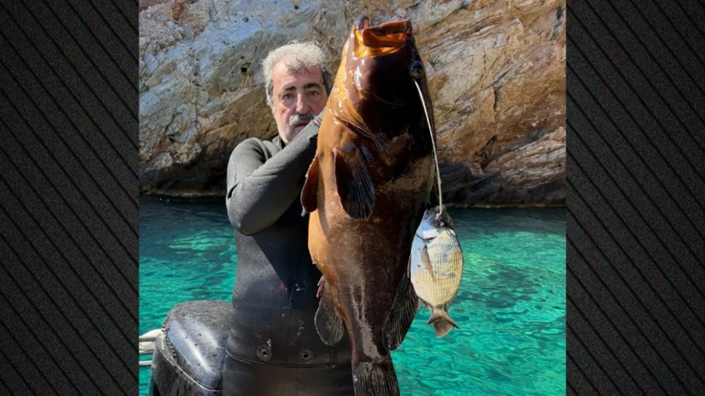 Το μήνυμα του Π.Πολάκη στον Α.Τσίπρα κρατώντας στα χέρια του… ροφό 13,5 κιλών! (φωτο)