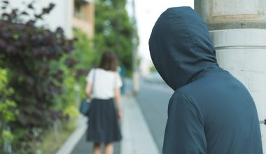 Άγνωστος επιτέθηκε με σεξουαλική διάθεση σε 22χρονη στο Λυκαβηττό: Τον απώθησε έντρομη από πάνω της