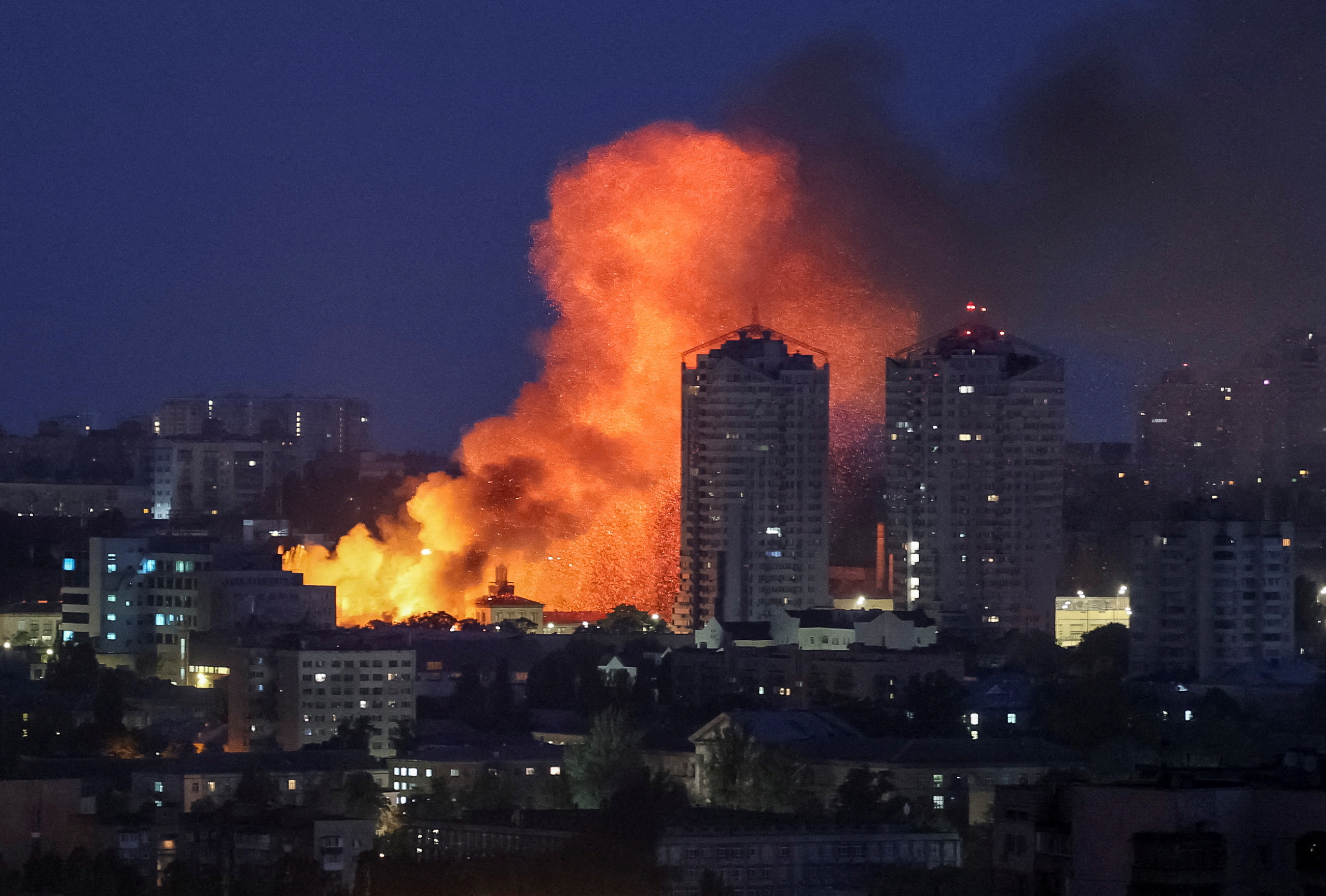 Αναφορές για επικείμενο μαζικό ρωσικό πλήγμα με 800 πυραύλους