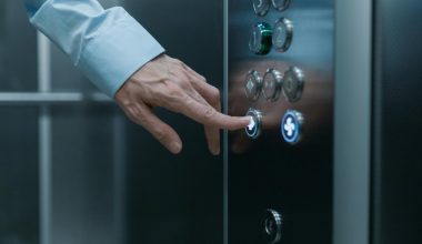 «Εκπνέει» η προθεσμία για την καταγραφή των ασανσέρ – «Τσουχτερά» τα πρόστιμα