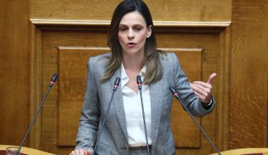 Η Έφη Αχτσιόγλου παραιτήθηκε από βουλευτής: «Είναι μια πράξη συνείδησης»