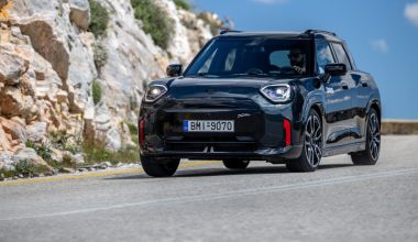 Δοκιμάζουμε το νέο MINI Aceman JCW E