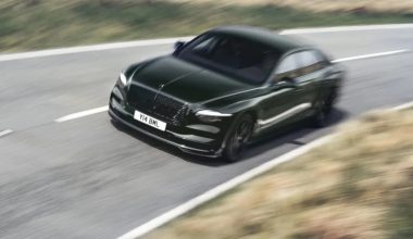 Bentley Flying Spur: Το facelift βάζει τέλος σε παράδοση 64 ετών