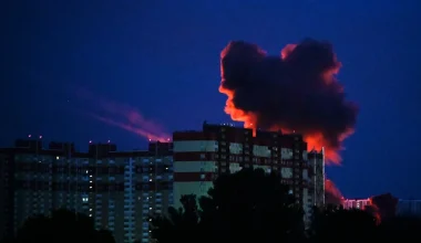 Ακόμα ένα συγκλονιστικό βίντεο από τους χθεσινούς σφοδρούς ρωσικούς βομβαρδισμούς που «γονάτισαν» την Ουκρανία