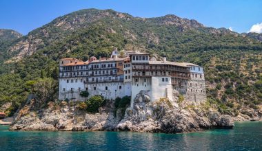 Έλληνας μοναχός στο Άγιο Όρος ο μοναδικός άνθρωπος που δεν είδε ποτέ στην στην ζωή του γυναίκα!