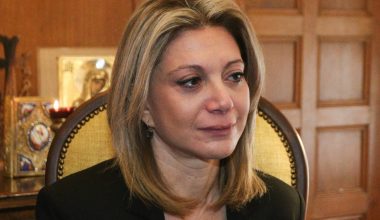 Η Μ.Καρυστιανού διερωτάται: «Έχω δει πολιτικούς με το εβραϊκό κιπά… σημαίνει κάτι αυτό;» (βίντεο)