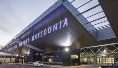 Ποινή φυλάκισης σε μεθυσμένο επιβάτη που προκάλεσε πανικό σε πτήση – Το αεροπλάνο προσγειώθηκε στο «Μακεδονία»