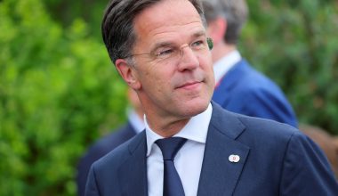 Ο Μαρκ Ρούτε προσπαθεί να ρίξει το ηθικό των Ρώσων στρατιωτών: «Μην πάτε στην Ουκρανία – Θα σκοτωθείτε»