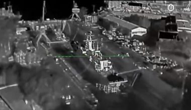 Βίντεο: Η στιγμή που ουκρανικό drone κτυπά κορβέτα του ρωσικού Στόλου της Βαλτικής 20 χλμ. από την Α.Πετρούπολη