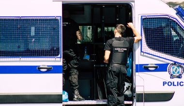 Συνελήφθη 15χρονος αλλοδαπός για ληστεία ηλικιωμένης στον Άλιμο: Την πέταξε στο έδαφος για να της πάρει την τσάντα