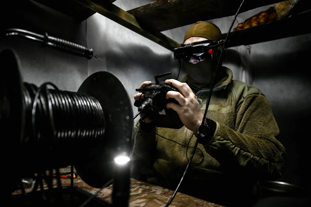 Απίστευτο βίντεο: Ρωσικό FPV κινείται σε χαμηλό ύψος εν μέσω «νεκρικής σιγής» στη Χερσώνα