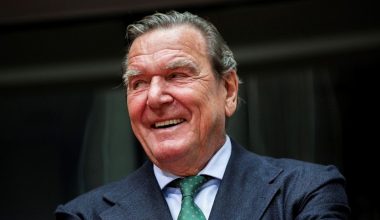 Ν.Πεσκόφ για τον πρώην καγκελάριο της Γερμανίας Γκέρχαρντ Σρέντερ: «Ναι ήρθε στη Ρωσία»