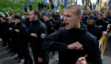 Ουκρανοί «καρφώνονται» μόνοι τους – Δείτε βίντεο που χαιρετούν ναζιστικά και το περηφανεύονται!