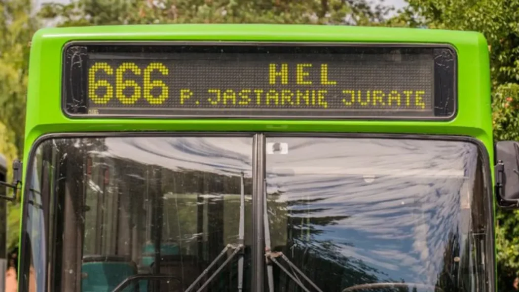 Επιστρέφει η θρυλική γραμμή λεωφορείου «666 προς την κόλαση»: Η FlixBus αναβιώνει το viral δρομολόγιο