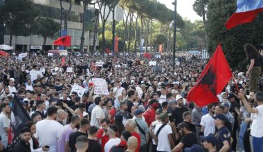 300.000 Αλβανοί διαδηλώνουν κατά Τζάρεντ Κούσνερ και Ν.Τραμπ: «Όχι» στο πολυτελές θέρετρο που αρπάζει περιουσίες
