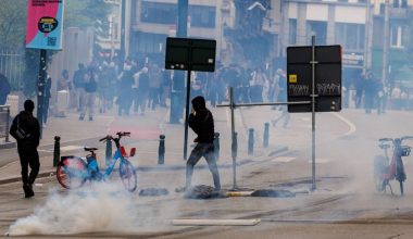 Βρυξέλλες: Παιδιά μεταναστών 2ης και 3ης γενιάς τα σπάνε μετά τις περικοπές παροχών στα σχολεία (βίντεο)