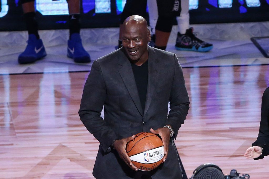 Στη Μύκονο βρίσκεται ο θρύλος του NBA Μ.Τζόρνταν: Εθεάθη στο Nammos (βίντεο)