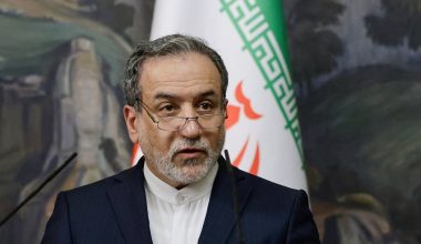 Ιρανός ΥΠΕΞ: «Ήμουν στο γραφείο του Χαμενεΐ λίγο πριν χάσει την ζωή του από βομβαρδισμό»
