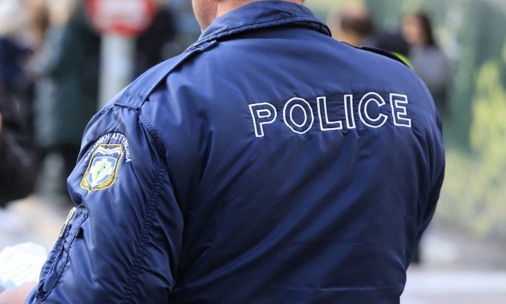 Λάρισα: 21χρονος επιτέθηκε με κουτουλιά σε αστυνομικό μέσα στο Αστυνομικό Μέγαρο και τον έστειλε στο νοσοκομείο!