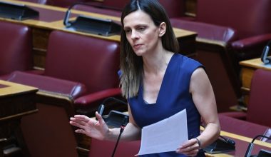 Υπέβαλε επισήμως την παραίτησή της από το βουλευτικό αξίωμα η Έφη Αχτσιόγλου