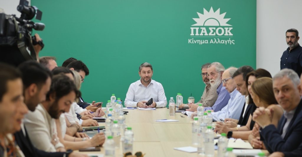 Το ΠΑΣΟΚ δημιούργησε σκιώδη κυβέρνηση: Τα πρόσωπα που την αποτελούν