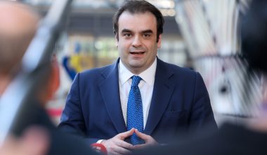 Κ.Πιερρακάκης: Ανακοίνωσε την αύξηση του ακατάσχετου λογαριασμού για χρέη στα 1.600 ευρώ