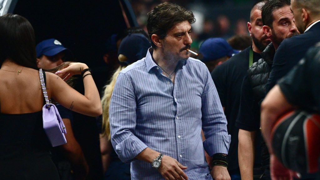 Δ.Γιαννακόπουλος: Δημοσίευσε βίντεο που δείχνει τον Γ.Μπαρτζώκα να αντιδρά με ύβρεις μετά το τέλος του Game 2