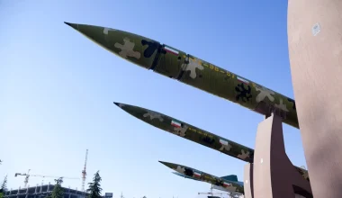 Το Ιράν έδειξε τα «δόντια» του: Ισχυρές εκρήξεις σε Κουβέιτ και Μπαχρέιν μετά την εκτόξευση των Zolfaghar (βίντεο)