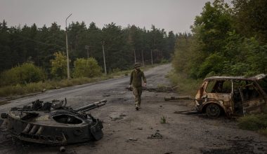 Βίντεο: Φλεγόμενα ουκρανικά φορτηγά μετά από επίθεση ρωσικών drones στην Χερσών