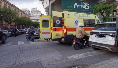 Σοβαρό τροχαίο στο Αγρίνιο: Σύγκρουση αυτοκινήτων οδήγησε στο νοσοκομείο μητέρα και βρέφος