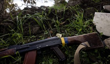 Όπλα και εκρηκτικά αποστέλλονται μέσω ταχυδρομείου στην Ουκρανία! – Η στιγμή που σημειώνεται ισχυρή έκρηξη (βίντεο)