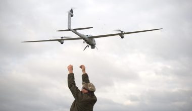 Ρωσικά drone χτύπησαν δύο σκάφη του ουκρανικού ναυτικού (βίντεο)
