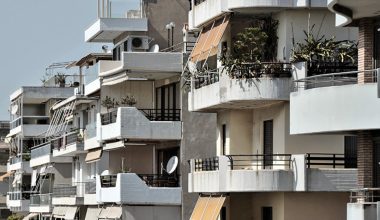 Η Κομισιόν «χαλάει» το αφήγημα της κυβέρνησης Κ.Μητσοτάκη για «πρόοδο» στην οικονομία – «Καμπανάκι» φτωχοποίησης
