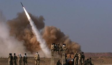 Ιράν: Εξαπέλυσε πέντε κύματα πυραύλων κατά του Ισραήλ