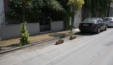 Αυτό είναι το πρόστιμο με το οποίο κινδυνεύουν όσοι οδηγοί «κρατούν» θέση πάρκινγκ στον δρόμο