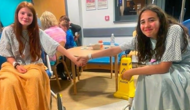 Θεάρεστη πράξη από μια 12χρονη: Έσωσε την επιληπτική φίλη της από βέβαιο θάνατο σε θάλασσα της βόρειας Ουαλίας