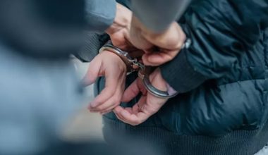 Σύρος: Χειροπέδες σε πατέρα για άγριο ξυλοδαρμό του ανήλικου παιδιού του