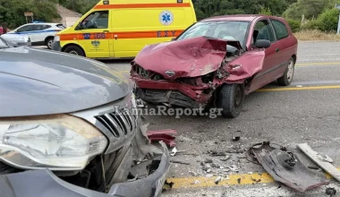 Δείτε βίντεο: Οχήματα συγκρούστηκαν μεταξύ τους μπροστά από το άγαλμα του Λεωνίδα στις Θερμοπύλες