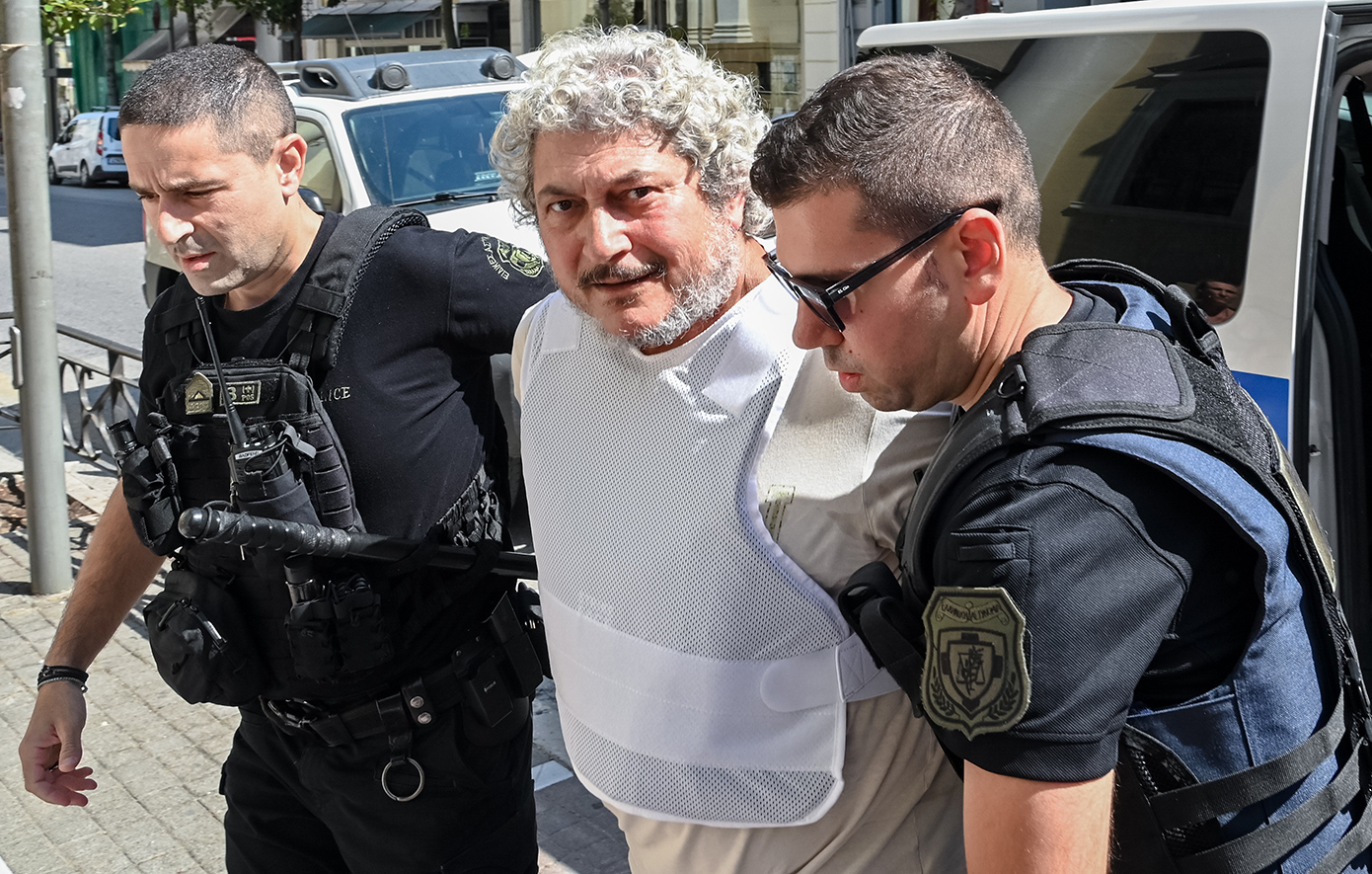 Νέα στοιχεία για τον καταζητούμενο Τ.Δαλαμάγκα που συνελήφθη στο Αίγιο: «Ζούσε απομονωμένος με δεκάδες σκυλιά»